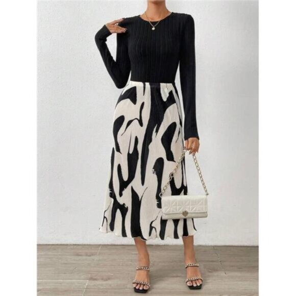 Solid Tee & Graphic Print Skirt - Picture 3 of 7